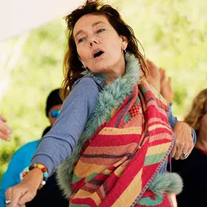 Lorraine Gaultier – Enseignante de Danse du Vajra autorisée à enseigner par Chögyal Namkhai Norbu depuis 2014.