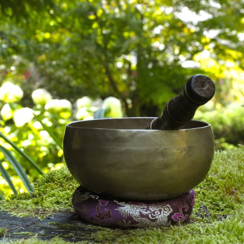 Méditation pleine présence et pratiques du Dharma — Stage retraite Karma Ling Bol chantant tibétain pour la méditation de pleine présence, retraite de pratiques du Dharma à Karma Ling