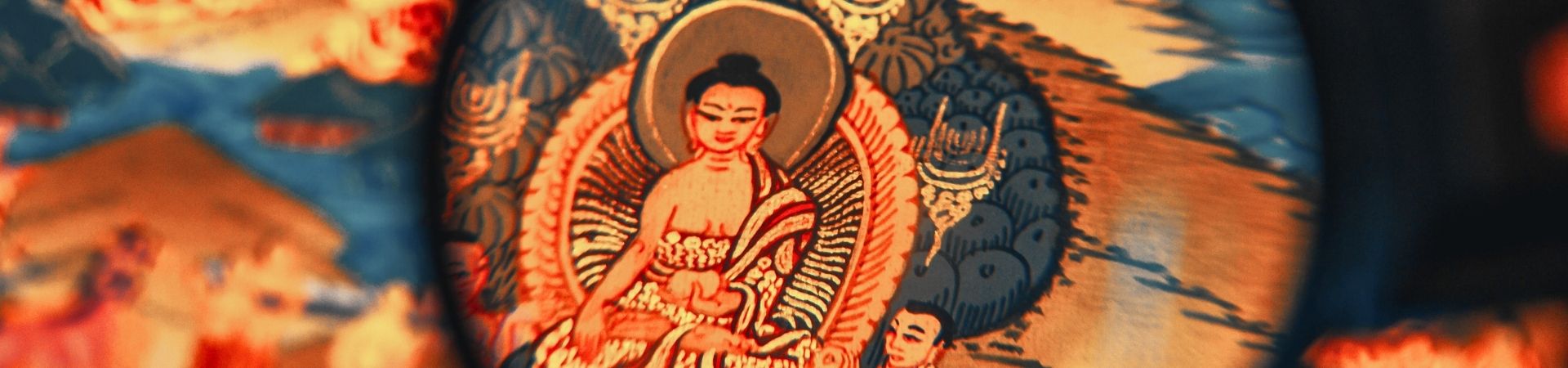 Détail d'une thangka brodée représentant le Bouddha Shakyamuni en méditation, épreuves Ta Gom Chö à Nigu Karma Ling